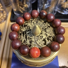 Vòng Gỗ Tử Đàn Đỏ 14mm Mix San Hô Đỏ