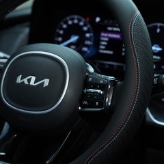 Bọc Vô Lăng CIND 8558 Size M Màu Đen Chỉ Đỏ Lam- Nhập Khẩu Chính Hãng