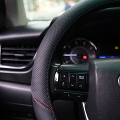 Bọc Vô Lăng CIND 1561 Size M Màu Đen Chỉ Đỏ - Nhập Khẩu Chính Hãng