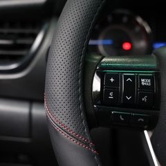 Bọc Vô Lăng CIND 1561 Size M Màu Đen Chỉ Đỏ - Nhập Khẩu Chính Hãng