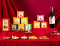 Hộp quà Nuts Gift - Lý Ngư Hóa Long 6 Vị Hạt dinh dưỡng và rượu vang BIN 585