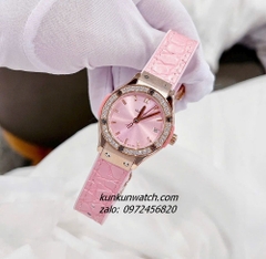 Đồng Hồ Nữ Hublot Classic Fusion Đính Đá Lịch Ngày Dây Silicone Da Vân Hồng Rose Gold 30mm