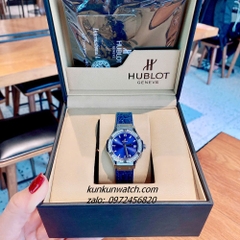 Đồng Hồ Nữ Hublot Classic Fusion Đính Đá Lịch Ngày Dây Silicone Da Vân Xanh Silver 30mm