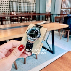 Đồng Hồ Nữ Hublot Classic Fusion Đính Đá Lịch Ngày Dây Silicone Da Vân Đen Silver 30mm