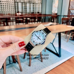Đồng Hồ Nữ Hublot Classic Fusion Đính Đá Lịch Ngày Dây Silicone Da Vân Đen Silver Mặt Trắng 30mm