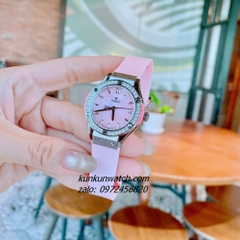 Đồng Hồ Nữ Hublot Classic Fusion Đính Đá, Khảm Trai, Lịch Ngày Dây Silicone Hồng Silver 30mm