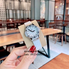 Đồng Hồ Nữ Hublot Classic Fusion Đính Đá Lịch Ngày Dây Silicone Da Vân Trắng Silver 30mm
