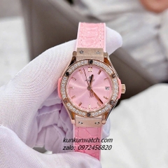 Đồng Hồ Nữ Hublot Classic Fusion Đính Đá Lịch Ngày Dây Silicone Da Vân Hồng Rose Gold 30mm