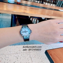 Đồng Hồ Nữ Hublot Classic Fusion Đính Đá Lịch Ngày Dây Silicone Da Vân Đen Silver Mặt Trắng 30mm