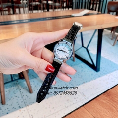 Đồng Hồ Nữ Hublot Classic Fusion Đính Đá Lịch Ngày Dây Silicone Da Vân Đen Silver Mặt Trắng 30mm