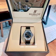 Đồng Hồ Nữ Hublot Classic Fusion Đính Đá Lịch Ngày Dây Silicone Da Vân Đen Silver 30mm