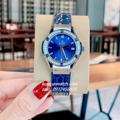 Đồng Hồ Nữ Hublot Classic Fusion Đính Đá Lịch Ngày Dây Silicone Da Vân Xanh Silver 30mm