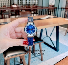 Đồng Hồ Nữ Hublot Classic Fusion Đính Đá Lịch Ngày Dây Silicone Da Vân Xanh Silver 30mm