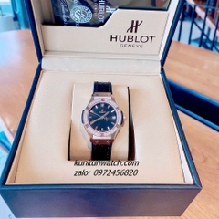 Đồng Hồ Nữ Hublot Classic Fusion Đính Đá Lịch Ngày Dây Silicone Da Vân Đen Rose Gold 30mm