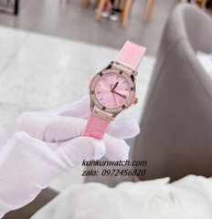 Đồng Hồ Nữ Hublot Classic Fusion Đính Đá Lịch Ngày Dây Silicone Da Vân Hồng Rose Gold 30mm