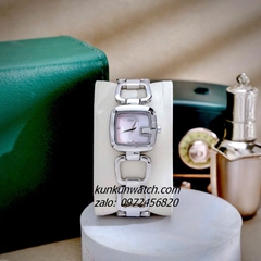 Đồng Hồ Nữ Gucci G - Gucci Nền Mặt Xà Cừ Hồng, Đính Đá, Dáng Lắc Tay 2 Kim Silver 26mm 1