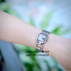 Đồng Hồ Nữ Gucci G - Gucci Nền Mặt Xà Cừ Hồng, Đính Đá, Dáng Lắc Tay 2 Kim Silver 26mm
