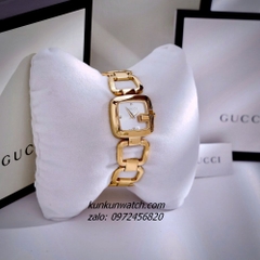 Đồng Hồ Nữ Gucci G - Gucci Nền Mặt Trắng, Đính Đá, Dáng Lắc Tay 2 Kim Gold 26mm