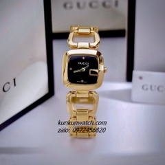 Đồng Hồ Nữ Gucci G - Gucci Nền Mặt Đen, Đính Đá, Dáng Lắc Tay 2 Kim Gold 26mm