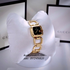 Đồng Hồ Nữ Gucci G - Gucci Nền Mặt Đen, Đính Đá, Dáng Lắc Tay 2 Kim Gold 26mm