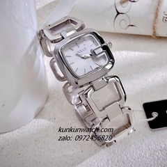 Đồng Hồ Nữ Gucci G - Gucci Nền Mặt Trắng Xà Cừ, Điểm Vạch Giờ, Dáng Lắc Tay 2 Kim Silver 26mm