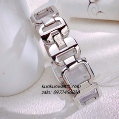 Đồng Hồ Nữ Gucci G - Gucci Nền Mặt Trắng Xà Cừ, Điểm Vạch Giờ, Dáng Lắc Tay 2 Kim Silver 26mm