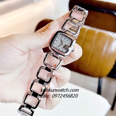 Đồng Hồ Nữ Gucci G - Gucci Nền Mặt Xám, Điểm Vạch Giờ, Dáng Lắc Tay 2 Kim Silver 26mm