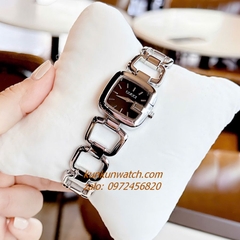 Đồng Hồ Nữ Gucci G - Gucci Nền Mặt Đen, Điểm Vạch Giờ, Dáng Lắc Tay 2 Kim Silver 26mm