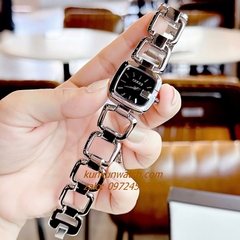 Đồng Hồ Nữ Gucci G - Gucci Nền Mặt Đen, Điểm Vạch Giờ, Dáng Lắc Tay 2 Kim Silver 26mm