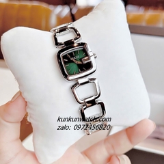 Đồng Hồ Nữ Gucci G - Gucci Nền Mặt Xanh Lá, Điểm Vạch Giờ, Dáng Lắc Tay 2 Kim Silver 26mm 1
