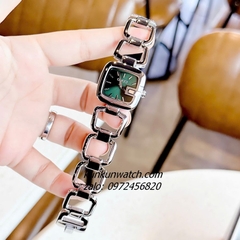 Đồng Hồ Nữ Gucci G - Gucci Nền Mặt Xanh Lá, Điểm Vạch Giờ, Dáng Lắc Tay 2 Kim Silver 26mm