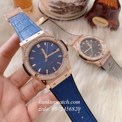 Đồng Hồ Nam Hublot Automatic Viền Đá Vuông Dây Da Vân Silicone Xanh Rose Gold 42mm