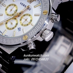 Đồng Hồ Nam Versace Greca Logo Chronograph Đinh Ốc Vàng 6 Kim Silver 43mm