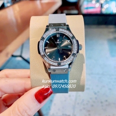Đồng Hồ Nữ Hublot Classic Fusion Đính Đá Lịch Ngày Dây Silicone Xám Silver 30mm 1