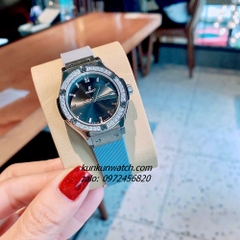 Đồng Hồ Nữ Hublot Classic Fusion Đính Đá Lịch Ngày Dây Silicone Xám Silver 30mm