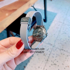 Đồng Hồ Nữ Hublot Classic Fusion Đính Đá Lịch Ngày Dây Silicone Xám Silver 30mm