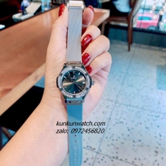 Đồng Hồ Nữ Hublot Classic Fusion Đính Đá Lịch Ngày Dây Silicone Xám Silver 30mm