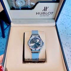 Đồng Hồ Nữ Hublot Classic Fusion Đính Đá Lịch Ngày Dây Silicone Xám Silver 30mm