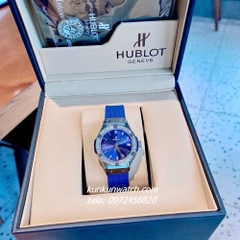 Đồng Hồ Nữ Hublot Classic Fusion Đính Đá Lịch Ngày Dây Silicone Xanh Silver 30mm