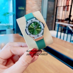 Đồng Hồ Nữ Hublot Classic Fusion Đính Đá Lịch Ngày Dây Silicone Xanh Rêu Silver 30mm