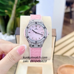 Đồng Hồ Nữ Hublot Classic Fusion Đính Đá Vỏ, Viền Đá Tròn Lịch Ngày Dây Silicone Da Vân Hồng Silver 34mm 1