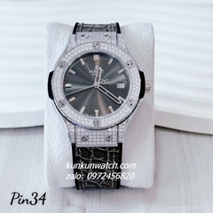 Đồng Hồ Nữ Hublot Classic Fusion Đính Đá Vỏ, Viền Đá Tròn 2 Vòng, Lịch Ngày Dây Silicone Da Vân Xám Silver 34mm 1