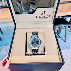 Đồng Hồ Nữ Hublot Classic Fusion Đính Đá Lịch Ngày Dây Silicone Da Vân Xám Silver 30mm
