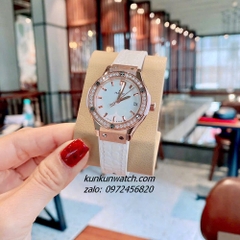 Đồng Hồ Nữ Hublot Classic Fusion Đính Đá Lịch Ngày Dây Silicone Da Vân Trắng Rose Gold 30mm