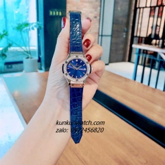 Đồng Hồ Nữ Hublot Classic Fusion Đính Đá Lịch Ngày Dây Silicone Da Vân Xanh Rose Gold 30mm