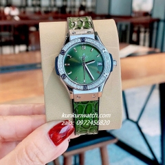 Đồng Hồ Nữ Hublot Classic Fusion Đính Đá Lịch Ngày Dây Silicone Da Vân Xanh Rêu Silver 30mm 1