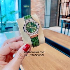Đồng Hồ Nữ Hublot Classic Fusion Đính Đá Lịch Ngày Dây Silicone Da Vân Xanh Rêu Rose Gold 30mm