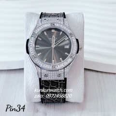Đồng Hồ Nữ Hublot Classic Fusion Đính Đá Vỏ, Viền Đá Vuông, Lịch Ngày Dây Silicone Da Vân Xám Silver 34mm 1
