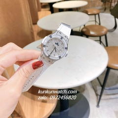 Đồng Hồ Nữ Hublot Classic Fusion Đính Full Đá, Viền Đá Vuông, Lịch Ngày Dây Silicone Da Vân Trắng Silver 34mm