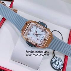 Đồng Hồ Nữ Hublot BigBang Spiri Đính Viền Đá Dây Silicone Xám Rose Gold Mặt Trắng Vuông 28 x 30mm